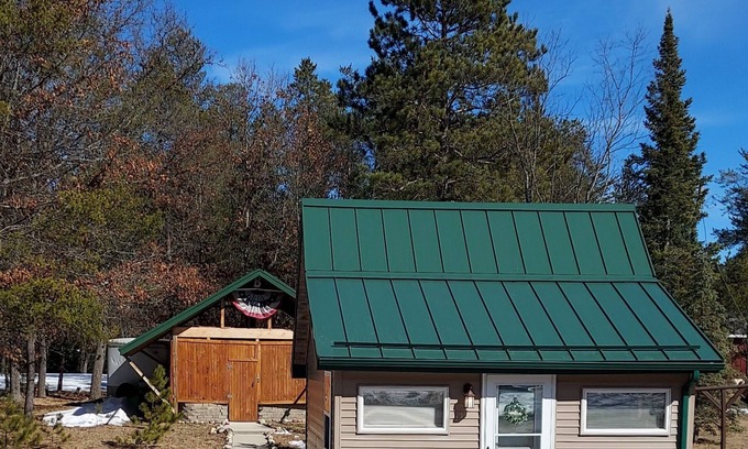Luzerne Cabin | Cozy Tiny Cabin Near Huron National Forest - Rated 9.6/10
