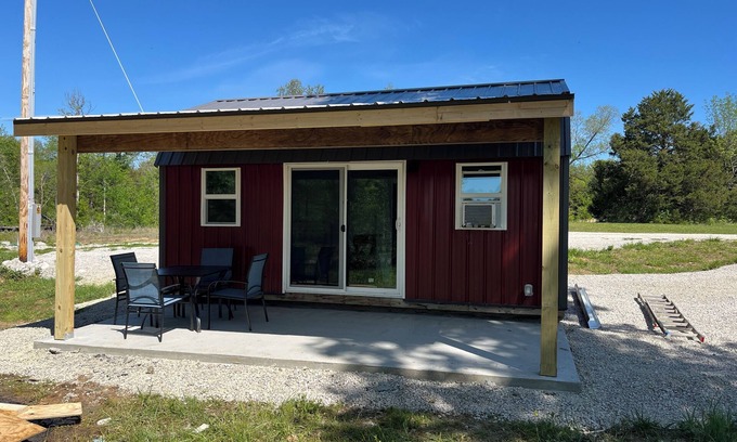 Monroe City Cabin | Cozy Cabin Retreat: Perfect for a Romantic Escape