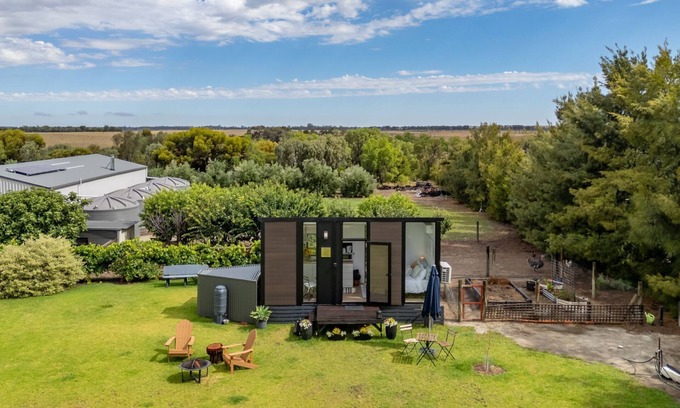 Lake Charm House | Cozy Retreat with Pet-Friendly Amenities and Great Reviews