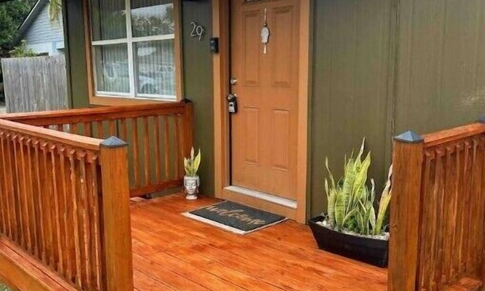 Orlovista House | Cozy Cottage Near Universal with Spa & Breakfast Options
