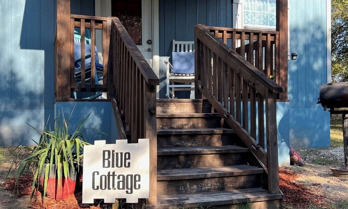 Granbury Cabin | Tiny Cottage with Pickleball and Pet Friendly