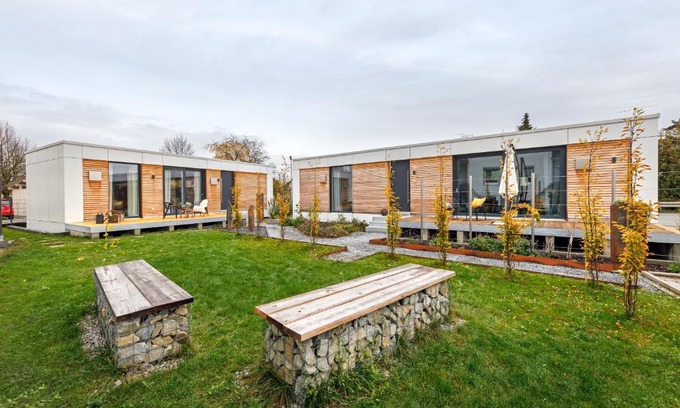 Osterhofen House | Cozy Tiny Cubus: Family-Friendly Haven with High Ratings