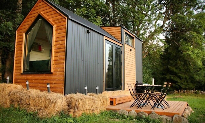 Yssingeaux House | Cozy Tiny des Sucs: Lake View & Family-Friendly Retreat