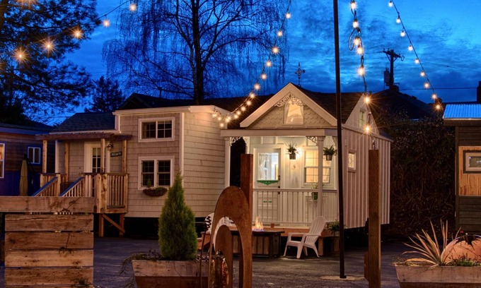 Kerns Hotel | Unique Tiny Digs - Hotel of Tiny Houses with Spa & Breakfast