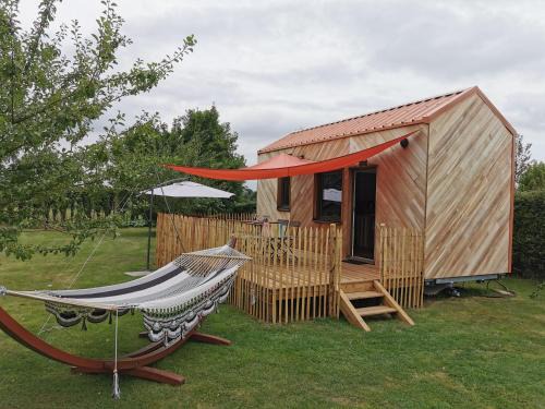 Morgny-la-Pommeraye House | Cozy Stay at Tiny du Verger de la Pommeraye for Families