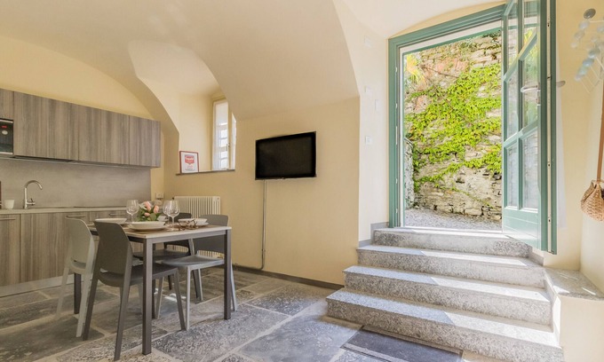 Varenna Apartment | Cozy Tiny Duke Apartment with Oceanfront Views