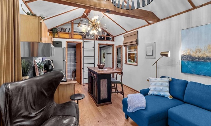 Shreveport Cabin | Cozy Cabin on Emerald Isle with Kayaks and Lake Views