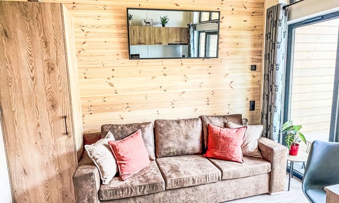 Fischbachau House | Cozy Tiny Haus Hopfen Hütte: Oceanfront Retreat Awaits