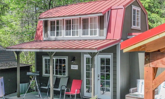 Ashford Cabin | Cozy Tiny Home A Near Mt. Rainier with Firepit & Spa