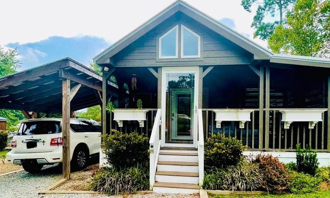 Upward House | Cozy Tiny Home with Pool - Your Perfect Escape Awaits