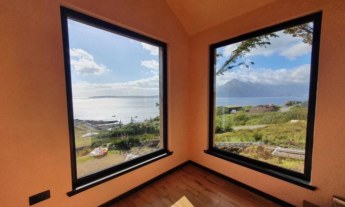 Sleat Cabin | Cozy 1-Bed Tiny Home with Ocean View in Isle of Skye