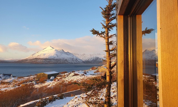 Sleat Cabin | Ideal 1-Bed Tiny Home with Kitchen in Isle of Skye