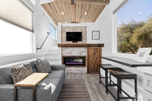 Lindsay House | Cozy Retreat at Lewis Ranch 1 - Pet & Child Friendly