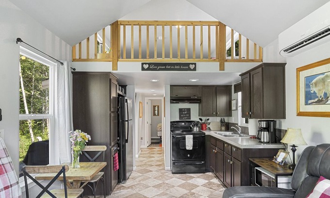 Ashford House | Charming Tiny Home Near Mt. Rainier with Hot Tub & Spa