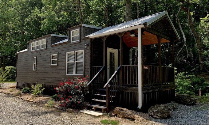 Blairsville Cabin | Cozy Gray Loft Near Vogel State Park with Unique Amenities