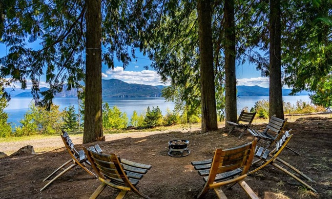 Sagle House | Tiny Home Paradise Stay w/Lake & Mountain Views