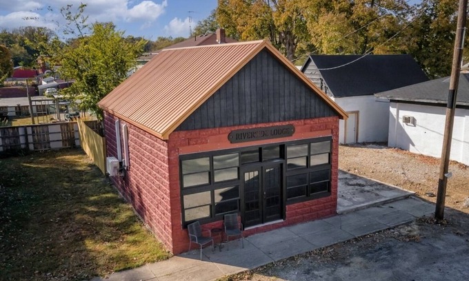 Elizabethtown House | Serene Tiny Home with River View near Shawnee Forest