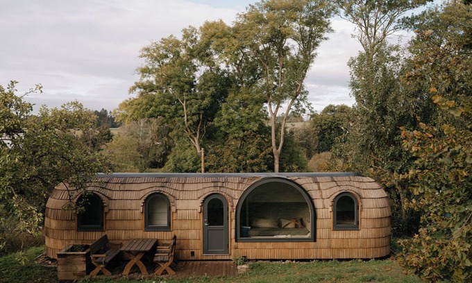 Hirschfeld House | Tiny Home 'Stall Und Sterne - Großer Wagen' with Private Terrace, Shared Garden and Wi-Fi