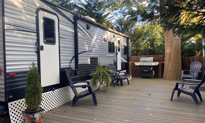 Bear House | Pet-Friendly Tiny Home Oasis for Families and Kids