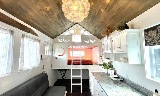 Castine House | Boho Tiny Home by the Sea: Guest Rated 10/10 with Breakfast