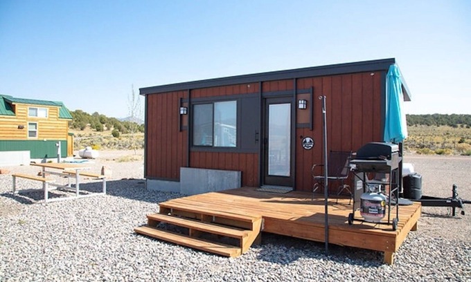 Meeker House | Cozy Tiny Home: Pet-Friendly Retreat for 3 Guests