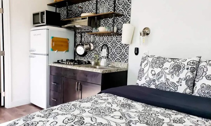 Estrella House | Cozy Tiny Home with Wi-Fi Near Downtown Phoenix