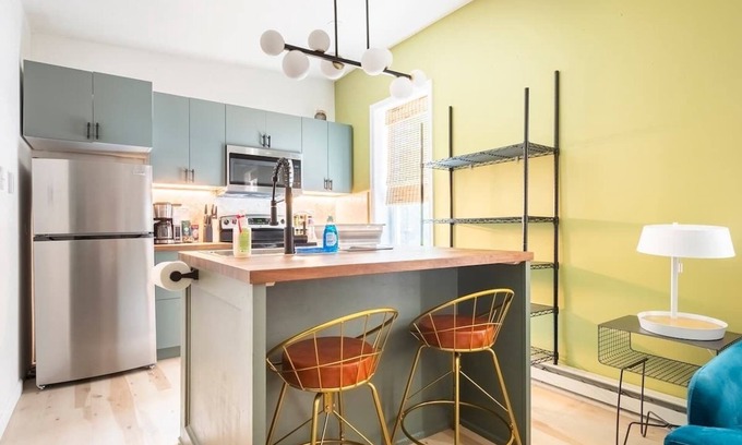 Wilmington House | Top-Rated Tiny House Apt in Little Italy with Parking