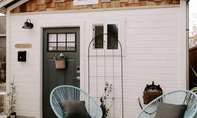 North Oak Park House | Cozy Tiny House Bungalow near UC Davis Med Center