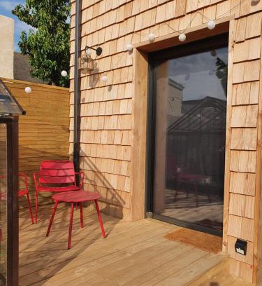Monplaisir House | Cozy Tiny House - Angers Green Lodge, Family-Friendly Retreat
