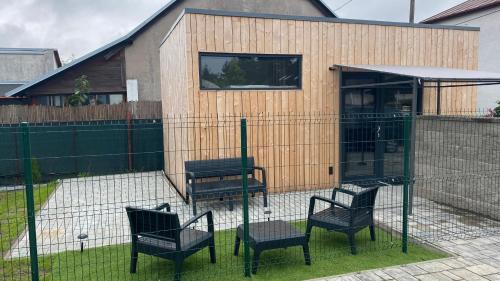 Pardubice Apartment | Cozy Tiny House: Guest Rated 9.4 & Child Friendly Amenities