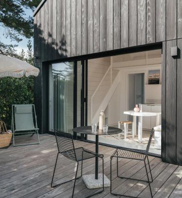 La Bernerie-en-Retz House | Cozy Oceanfront Tiny House with Spectacular Views