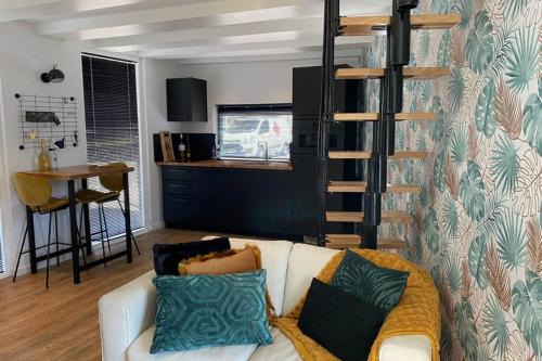 Oud-Beijerland Apartment | Discover the Tiny House Experience in Oud Beijerland