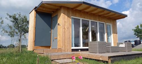 Streefkerk House | Cozy Tiny House het Polderhuisje: Family-Friendly Escape
