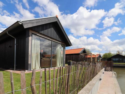Anjum House | Cozy Holiday Home Steps from Lauwersmeer - Pet Friendly