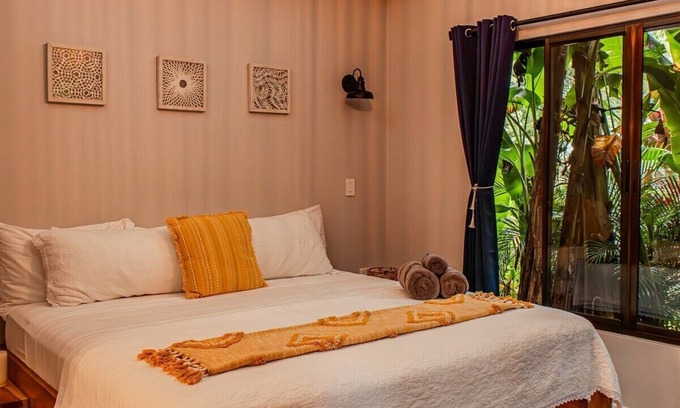 Palma Cabin | Cozy Tiny House in La Fortuna with Pool and Hot Tub