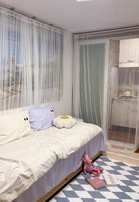 Nam-Gu Apartment | Cozy Tiny House with 9/10 Guest Rating Awaiting You
