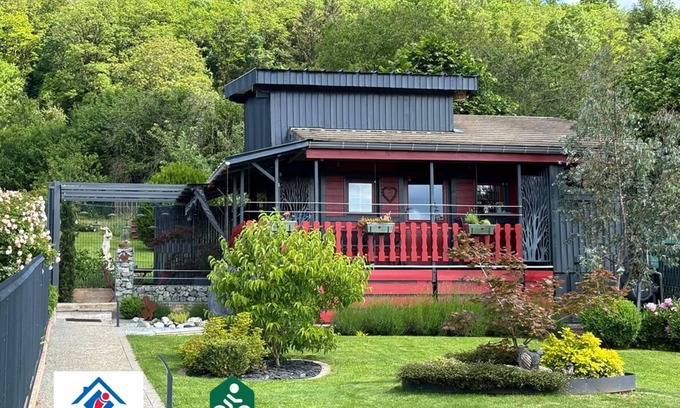 Echenoz-la-Meline Ski Chalet | Cozy Tiny House LE Chalet with Ocean View and Kitchen