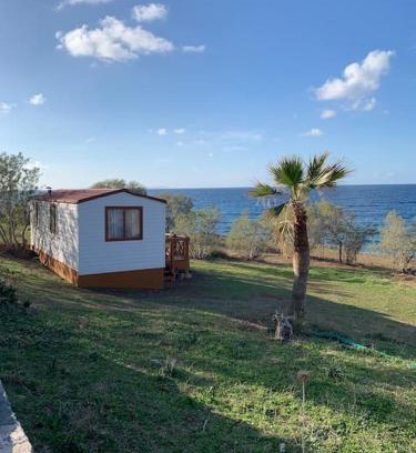 Kounelion House | Cozy Tiny House Lyrides with Oceanfront Views