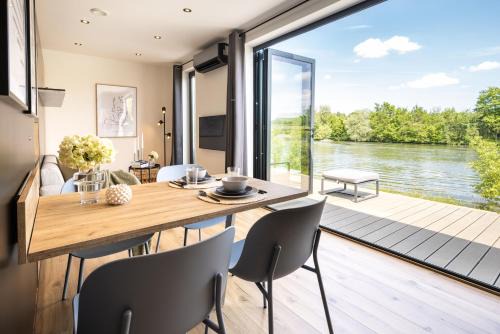 Wipfeld Apartment | Cozy Tiny House with Sauna Near the Scenic Main River