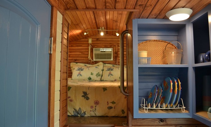 Newnata House | Cozy Tiny House on the Mountaintop with Pool & Breakfast
