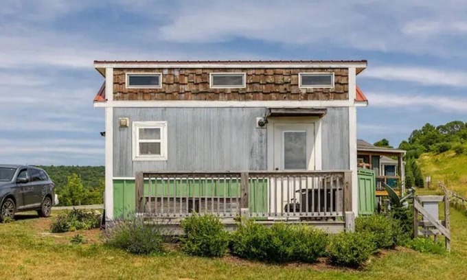 Fleetwood House | Enchanting Tiny House on a Hill with Spectacular Views