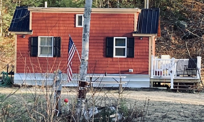 Canton House | Cozy Tiny House on Wheels with Pool and Kitchen Amenities