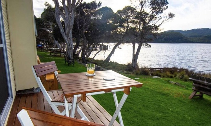 Strahan Cottage | Cozy Couples Retreat by Lettes Bay with Spa & Hot Tub