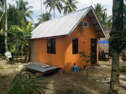 Salcedo House | Cozy Tiny House Retreat for Family Adventures