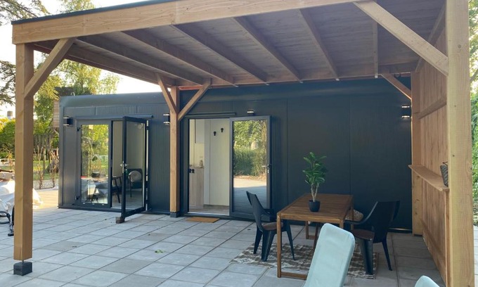 Zierikzee House | Charming Tiny House QiriH: Guest Rated 9.2/10 & Family-Friendly