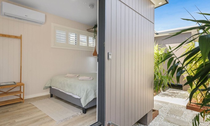 Sanctuary Point Cabin | Discover Tiny House Stayz: Enjoy 3 Nights for 2!