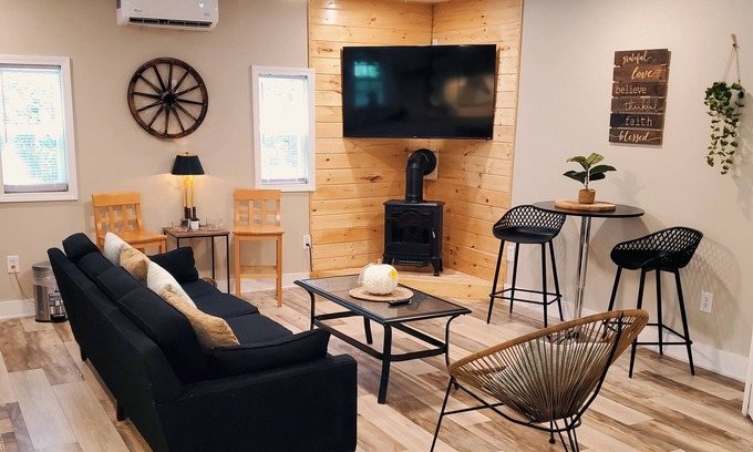 Comfort Apartment | Pet-Friendly Tiny House & Camper: Perfect for 6 Guests!