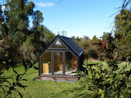 Puerto Octay Ski Chalet | Cozy Tiny House with Oceanfront Views in Puerto Octay