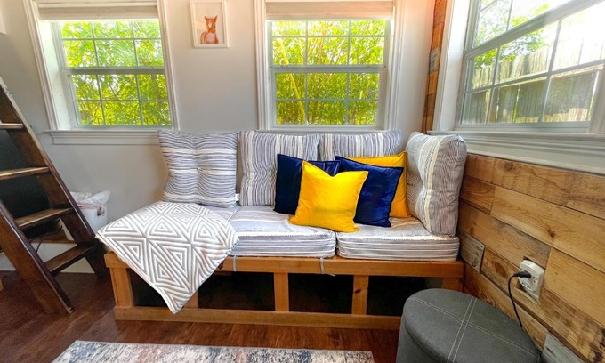 Midtown Apartment | Cozy Tiny House with Backyard Chickens & Tesla Access