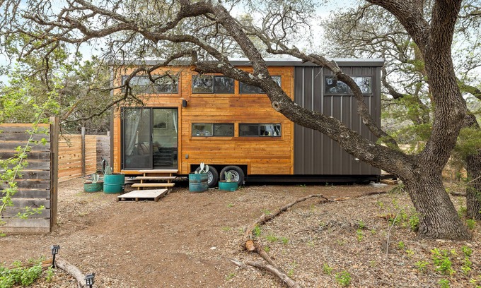 Dripping Springs House | TINY HOUSE with private lake park access